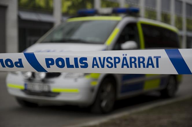 Kraftig explosion i flerfamiljshus i Solna